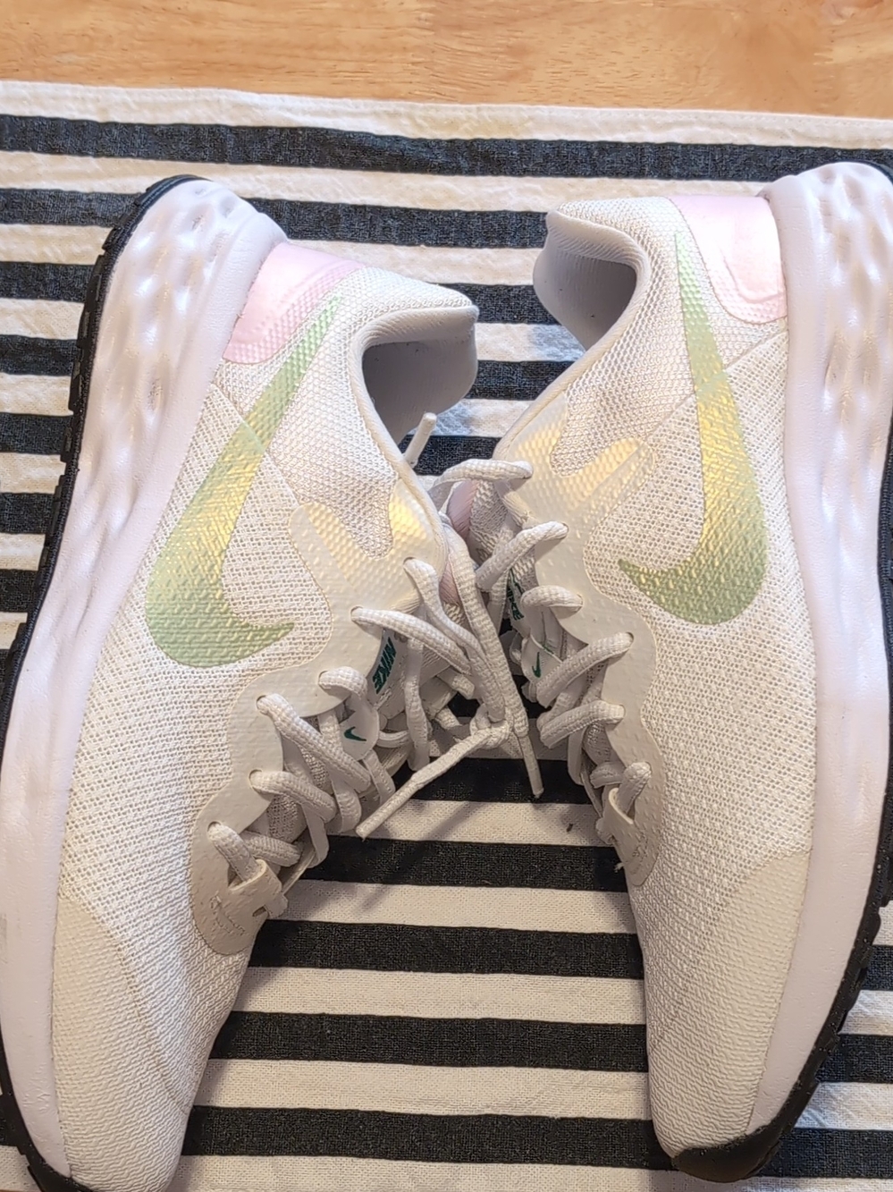 Nike Revolution 6 Kids Low Top Sneakers White\Pink\Green US 6Y